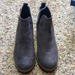Universal Thread "Dylan" Ankle Booties Grey Size 8